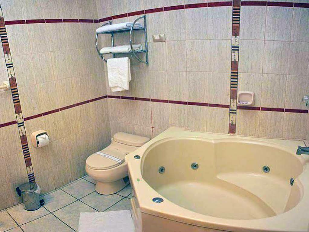 Hotel & Suites La Posada De Lobo 이키토스 외부 사진
